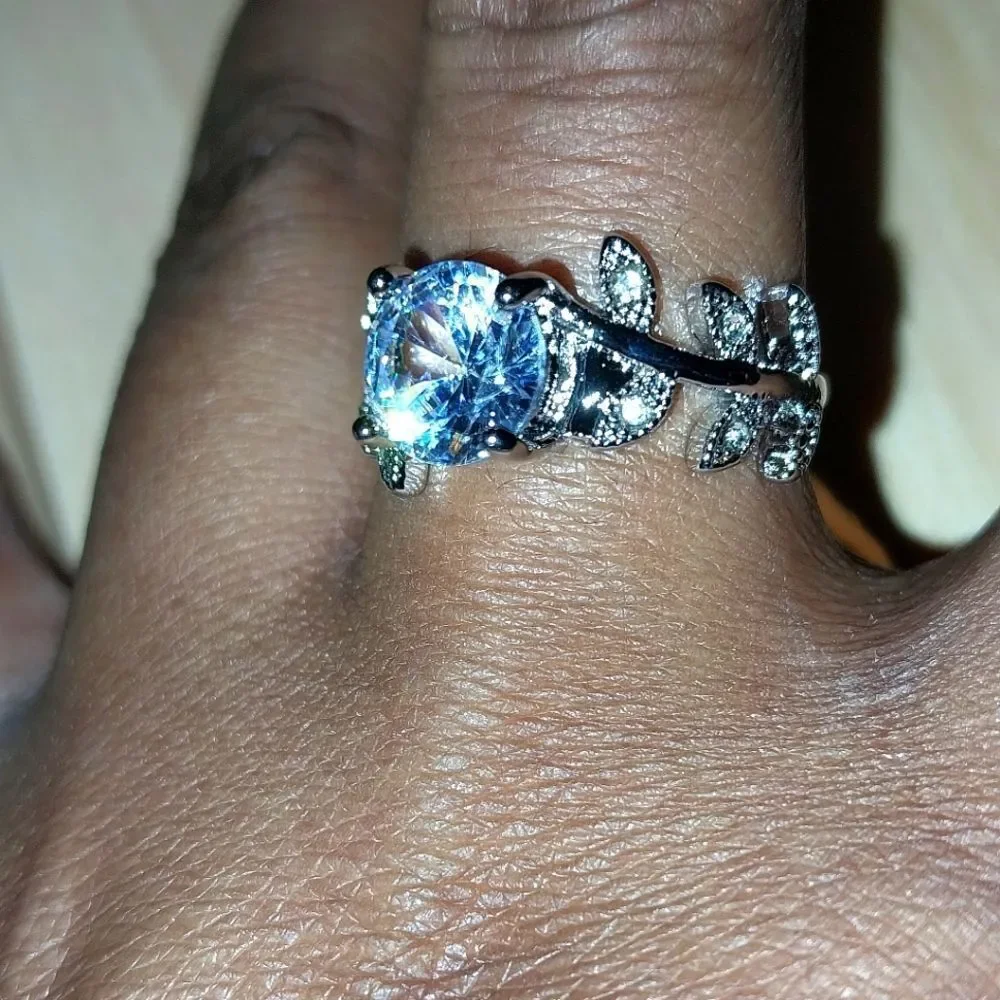 Ladies Graceful Lab Created Diamond Leaf Ring sz 8